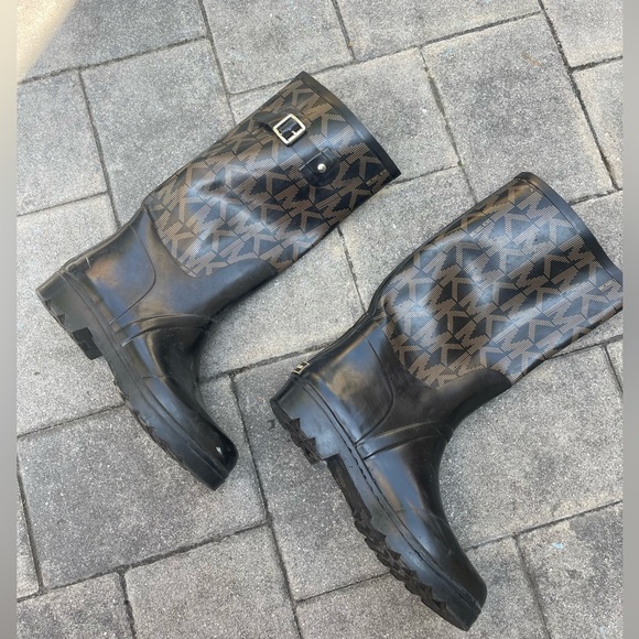 Michael Kors Rainboot - Picture 1 of 3